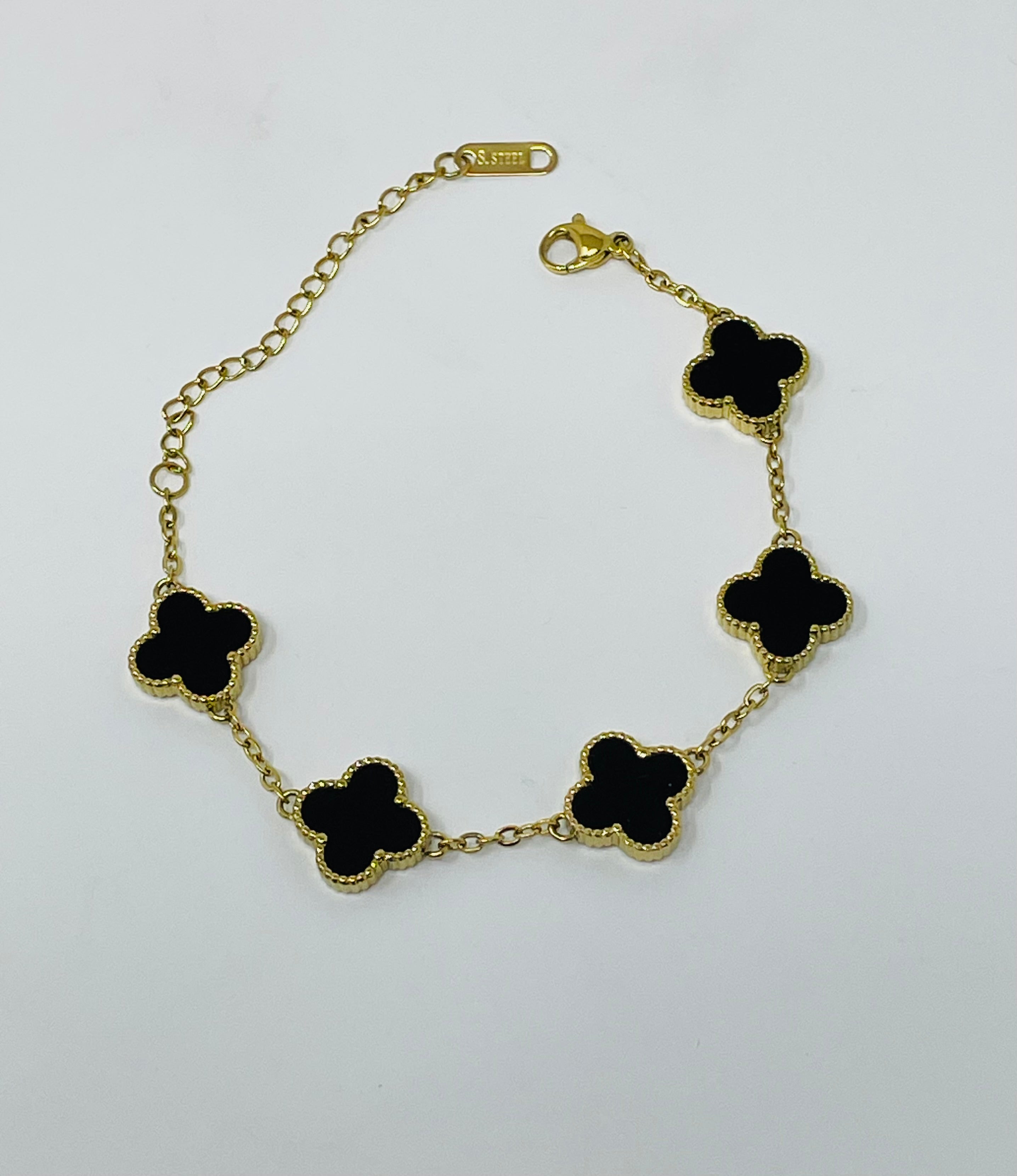 Beejal - 18K Gold Plated Clover Bracelet With Black Onyx Detail