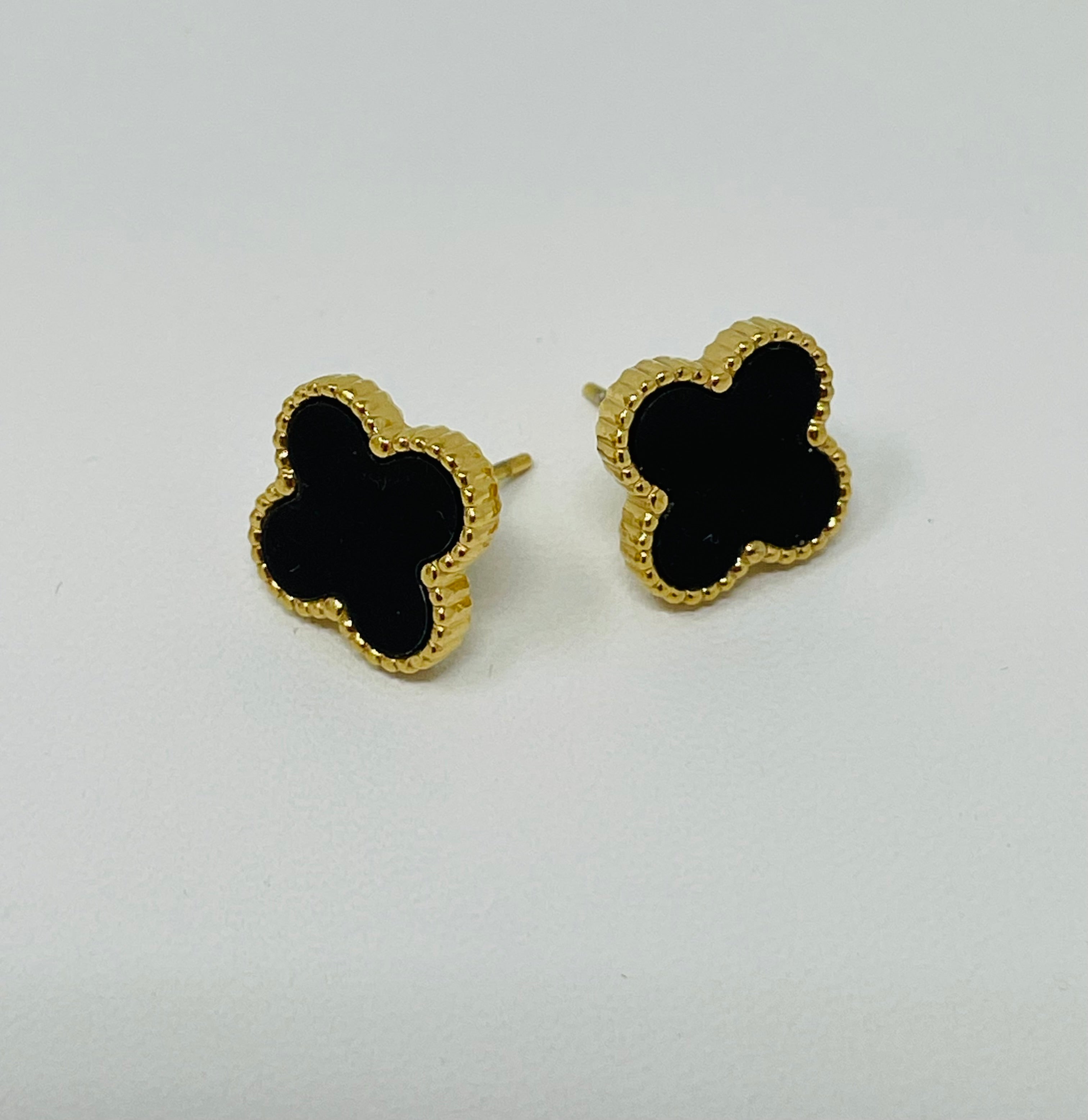 Pammy - 18k Gold Plated Clover Necklace With Black Onyx Detail