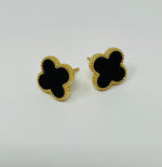 Load image into Gallery viewer, Pammy - 18k Gold Plated Clover Necklace With Black Onyx Detail
