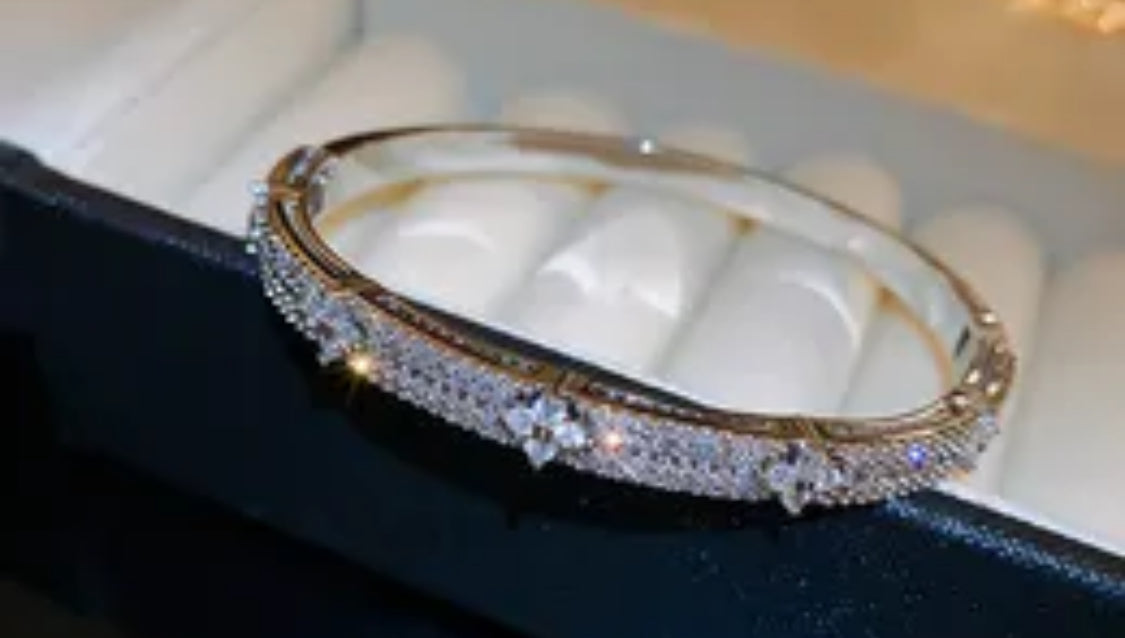 Ush - 18k White Gold Plated Swarovski Crystal Clover Bangle