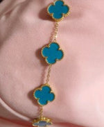 Load image into Gallery viewer, Sienna - 18K Gold Plated Clover Bracelet With Blue Agate Detail
