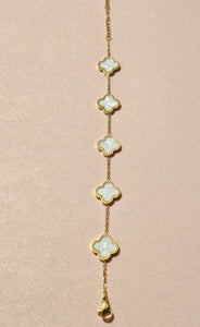 Shali - 18K Gold Plated Clover Bracelet With Mother of Pearl Detail