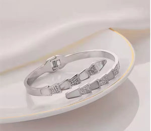 Roshni - Designer 18k White Gold Plated Swarovski Crystal & Mother Of Pearl Bangle