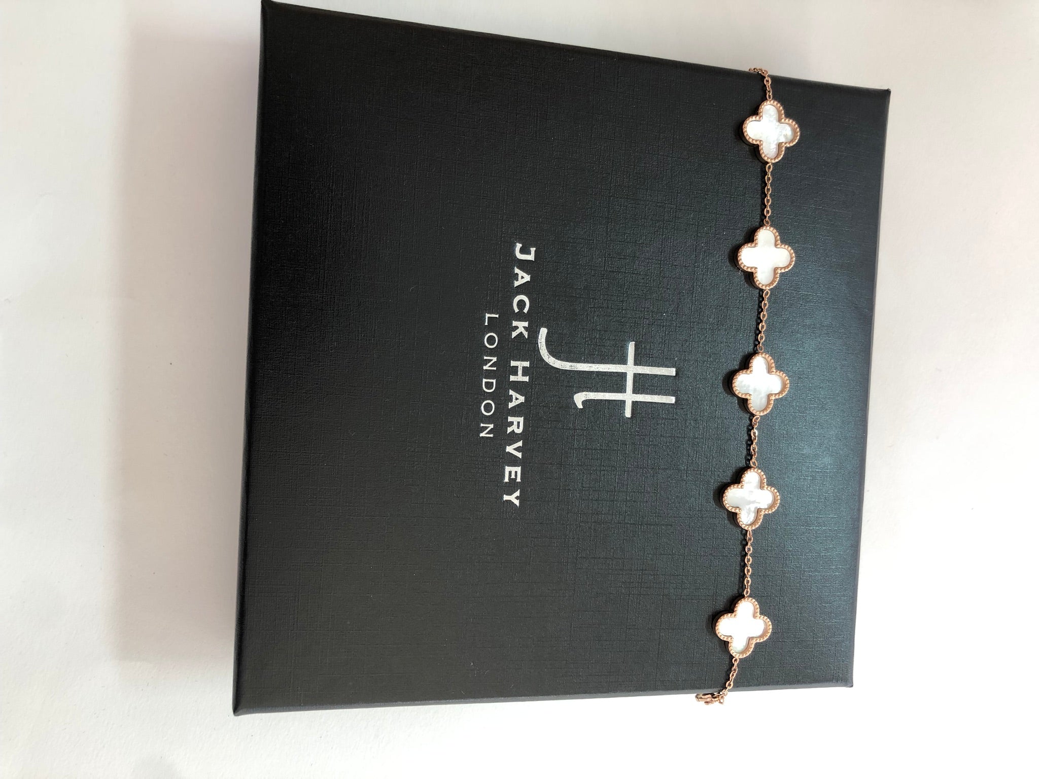 Trish - 18K Gold Plated Clover Bracelet With Mother of Pearl Detail
